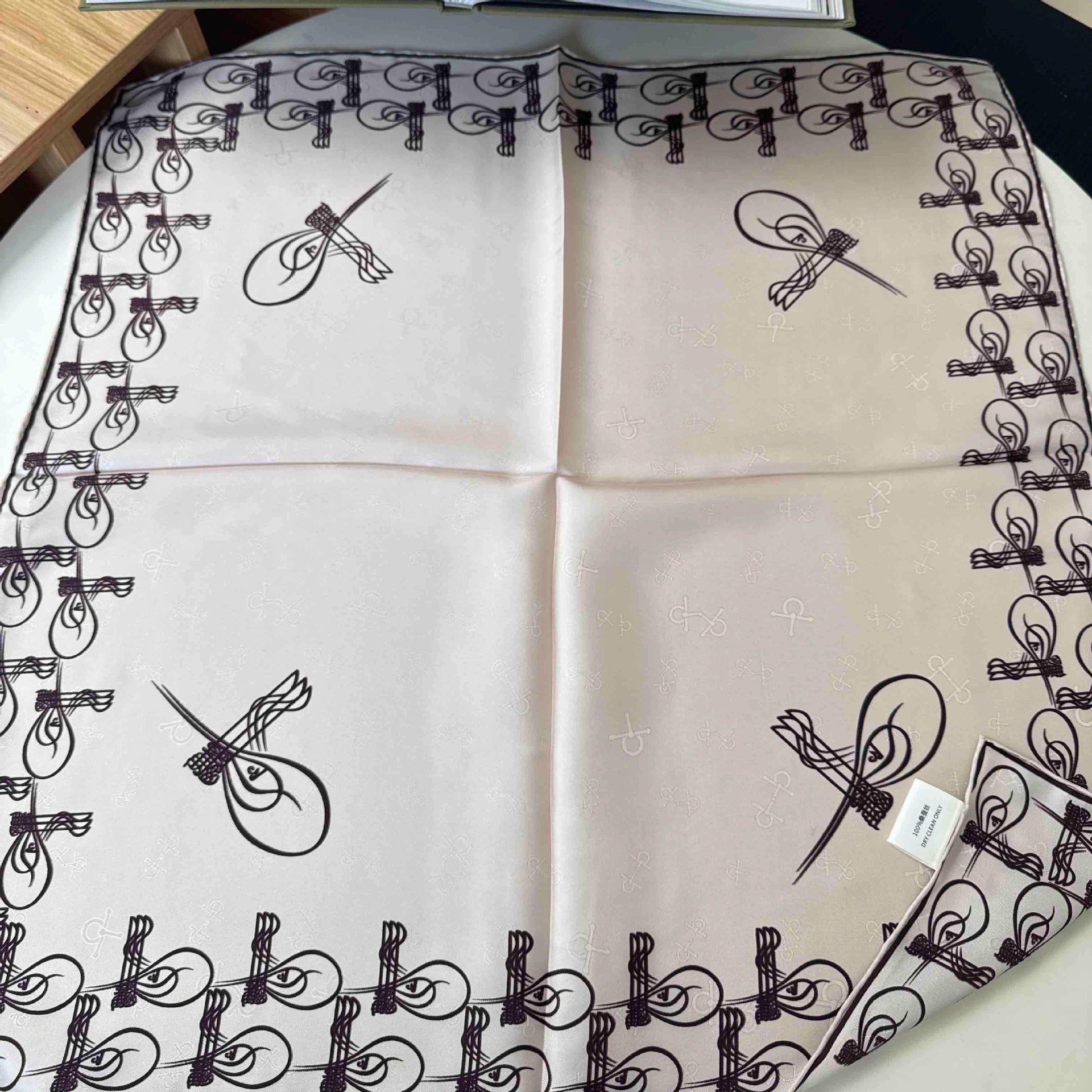 Jacquard twill double-sided silk scarf shawl